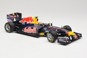 Red Bull RB7 Renault #2 M. Webber Red Bull Racing Showcar 2011 Minichamps 1:18 110110002 Druckguss — Bild 4 von 7