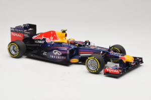 Red Bull RB9 Renault #2 M. Webber Infiniti Red Bull Racing Showcar 2013 Minichamps 1:18 110130072 Druckguss — Bild 4 von 6