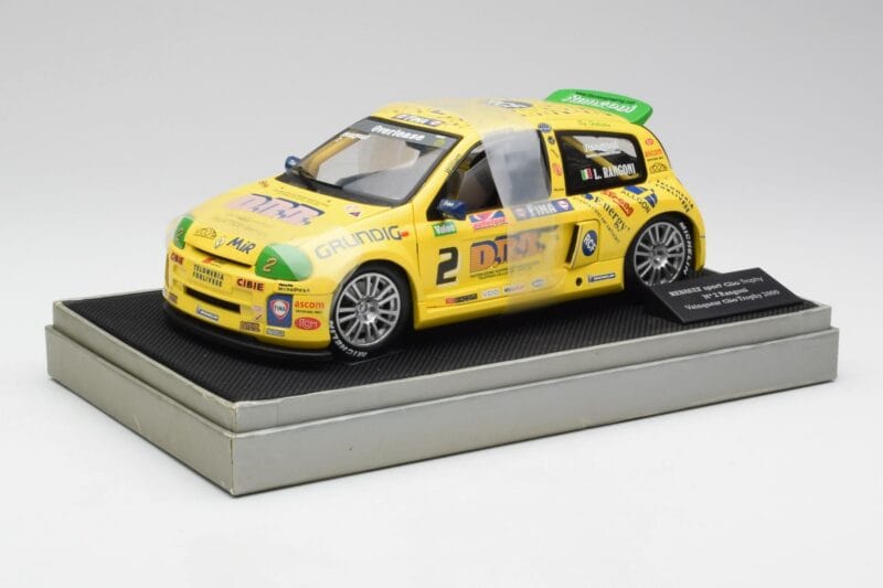 Renault Clio Sport #2 E. Rangoni Renault Clio Trophy Winner 2000 Universal Hobbies 1:18 7711218616 Druckguss