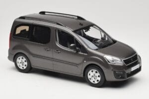 Renault Juvaquatre Break 300 kg Elfenbein Norev 1:18 185260 Druckguss — Bild 4 von 6