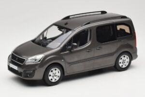 Renault Juvaquatre Break 300 kg Elfenbein Norev 1:18 185260 Druckguss