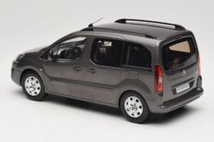 Renault Juvaquatre Break 300 kg Elfenbein Norev 1:18 185260 Druckguss — Bild 5 von 6