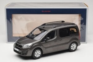 Renault Juvaquatre Break 300 kg Elfenbein Norev 1:18 185260 Druckguss — Bild 6 von 6