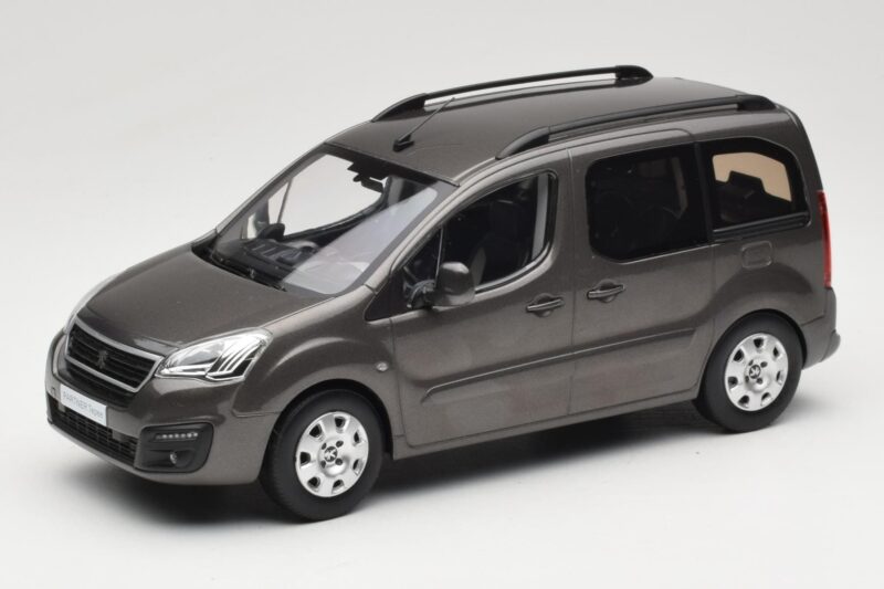 Renault Juvaquatre Break 300 kg Elfenbein Norev 1:18 185260 Druckguss