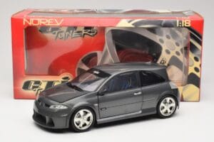 Renault Megane Mk2 RS Vampire Grey Norev 1:18 185101 Druckguss — Bild 8 von 8