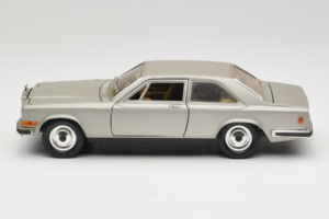 Rolls-Royce Camargue Silber Diamond Edition Bburago 1:18 3001-M3 Druckguss — Bild 4 von 8