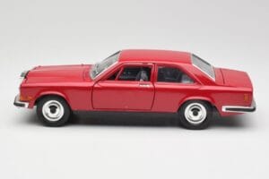 Rolls-Royce Camargue Rot Bburago 1:22 3001 Druckguss — Bild 4 von 8