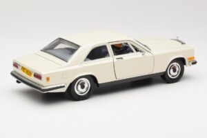Rolls-Royce Camargue Weiß Bburago 1:22 3001-M1 Druckguss — Bild 2 von 8