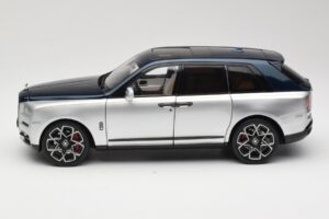 Rolls-Royce Cullinan Blau & Silber Zweifarbig OEM 1:18 028-16B Druckguss — Bild 4 von 8