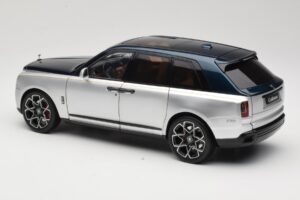 Rolls-Royce Cullinan Blau & Silber Zweifarbig OEM 1:18 028-16B Druckguss — Bild 7 von 8