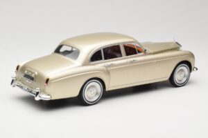 Rolls-Royce Silver Cloud III Flying Spur H.J. Mulliner Gold MCG 1:18 MCG18058 Druckguss — Bild 2 von 6
