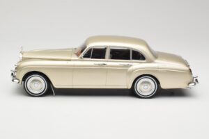Rolls-Royce Silver Cloud III Flying Spur H.J. Mulliner Gold MCG 1:18 MCG18058 Druckguss — Bild 3 von 6