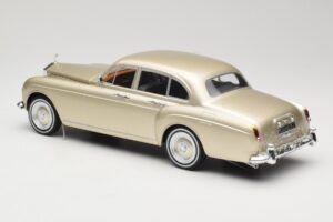 Rolls-Royce Silver Cloud III Flying Spur H.J. Mulliner Gold MCG 1:18 MCG18058 Druckguss — Bild 5 von 6
