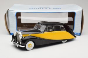 Rolls-Royce Silver Wraith Empress by Hooper Schwarz & Gelb MCG 1:18 MCG18066 Druckguss — Bild 6 von 6