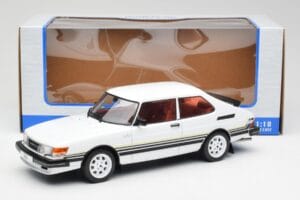 Saab 900 Turbo Weiß MCG 1:18 MCG18339 Druckguss — Bild 6 von 6