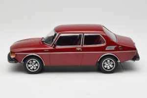 Saab 99 EMS Metallic Rot MCG 1:18 MCG18441 Druckguss — Bild 3 von 6