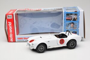 Shelby Cobra 427 S/C Weiß Auto World 1:18 AWSS104 Druckguss — Bild 8 von 8