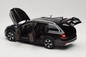 Skoda Octavia Mk4 Combi Braun Paudi Model 1:18 ZMR000005BRA Druckguss — Bild 5 von 8