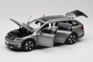 Skoda Octavia Mk4 Combi Grün Paudi Model 1:18 ZMR000005GRU Druckguss — Bild 2 von 8