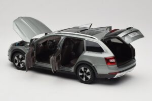 Skoda Octavia Mk4 Combi Grün Paudi Model 1:18 ZMR000005GRU Druckguss — Bild 5 von 8