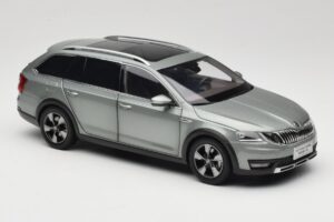 Skoda Octavia Mk4 Combi Grün Paudi Model 1:18 ZMR000005GRU Druckguss — Bild 6 von 8