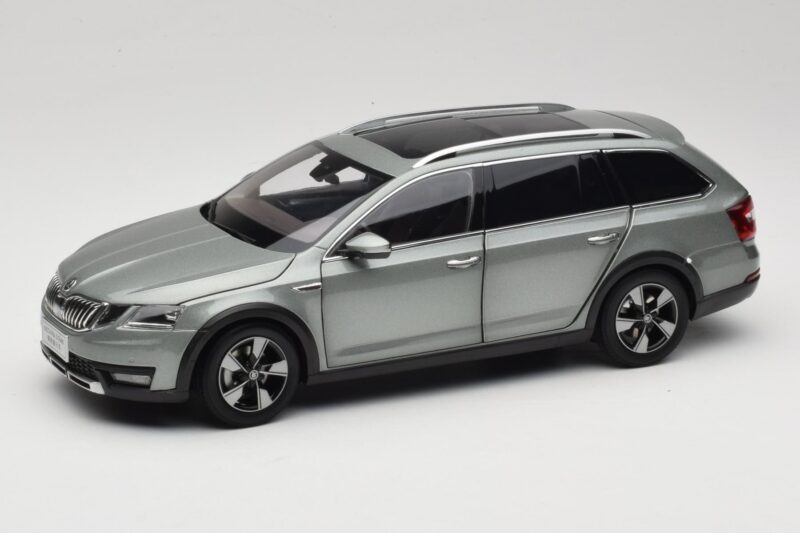 Skoda Octavia Mk4 Combi Grün Paudi Model 1:18 ZMR000005GRU Druckguss
