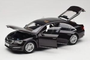 Skoda Superb Mk3 Schwarz Paudi Model 1:18 ZSS000006BLA Druckguss — Bild 2 von 8
