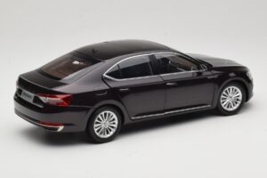 Skoda Superb Mk3 Schwarz Paudi Model 1:18 ZSS000006BLA Druckguss — Bild 3 von 8