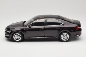 Skoda Superb Mk3 Schwarz Paudi Model 1:18 ZSS000006BLA Druckguss — Bild 4 von 8