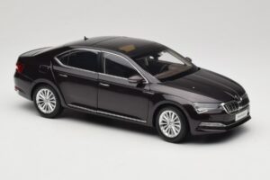 Skoda Superb Mk3 Schwarz Paudi Model 1:18 ZSS000006BLA Druckguss — Bild 6 von 8