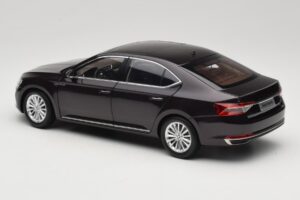 Skoda Superb Mk3 Schwarz Paudi Model 1:18 ZSS000006BLA Druckguss — Bild 7 von 8