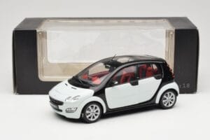Smart Forfour Weiß Kyosho 1:18 0019141V001C01Q00 Druckguss — Bild 8 von 8