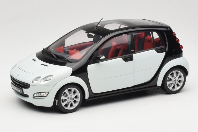 Smart Forfour Weiß Kyosho 1:18 0019141V001C01Q00 Druckguss