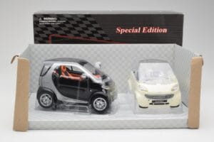 Smart Fortwo Schwarz & Weiß Maisto 1:18 56045 Druckguss — Bild 2 von 3