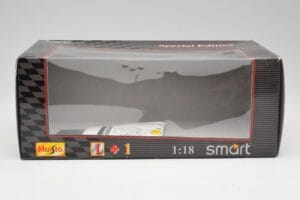 Smart Fortwo Schwarz & Weiß Maisto 1:18 56045 Druckguss — Bild 3 von 3