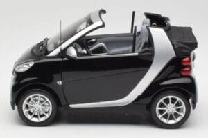 Smart Fortwo Cabrio W451 Schwarz & Silber Minichamps 1:18 Q0022566V001C18Q00 Druckguss — Bild 4 von 8