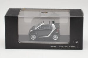 Smart Fortwo Cabrio Tief Schwarz Minichamps 1:43 Q0022561V001C18Q00 Druckguss — Bild 4 von 4