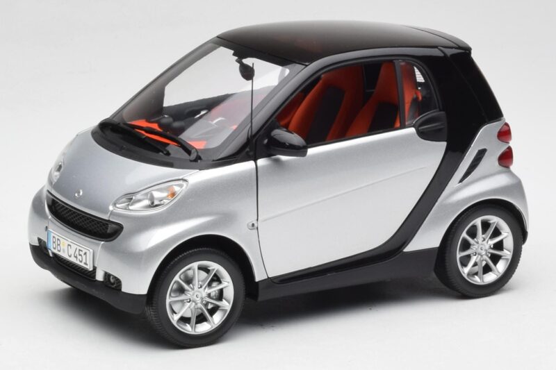 Smart Fortwo Coupe W451 Silber & Schwarz Minichamps 1:18 Q0022528V001C75Q00 Druckguss