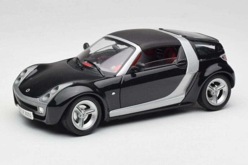 Smart Roadster Dunkelblau Bburago 1:18 34917 Druckguss