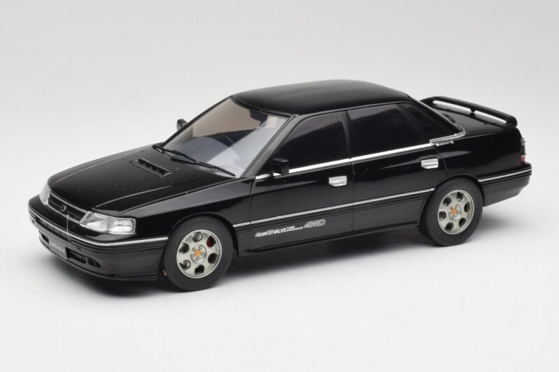 Subaru Legacy RS Schwarz IXO 1:18 18CMC131A Druckguss