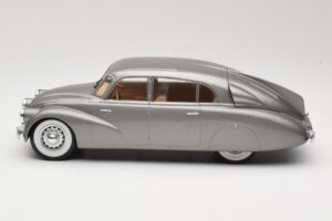 Tatra 87 Grau MCG 1:18 MCG18068 Druckguss — Bild 3 von 6