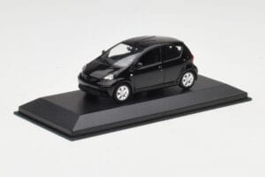 Toyota Aygo AB10 Schwarz Minichamps 1:43 400166401 Druckguss — Bild 2 von 4