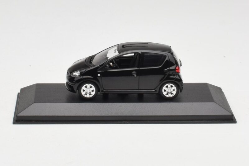 Toyota Aygo AB10 Schwarz Minichamps 1:43 400166401 Druckguss