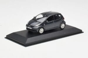 Toyota Aygo AB10 Grey Metallic Minichamps 1:43 AYGO001 Druckguss — Bild 2 von 4