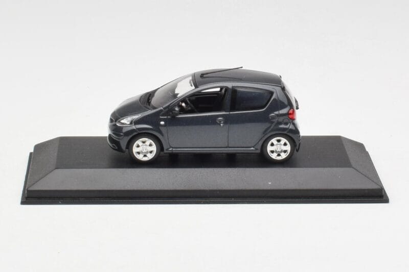 Toyota Aygo AB10 Grey Metallic Minichamps 1:43 AYGO001 Druckguss