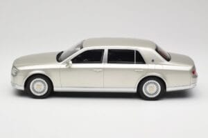 Toyota Century Silver Metallic Kyosho 1:18 KSR18036S Druckguss — Bild 3 von 6