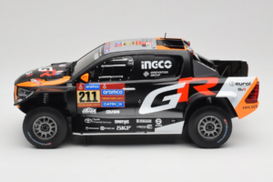 Toyota GR DKR Hilux Evo #211 H. Lategan / B. Cummings Rally Dakar 2025 IXO 1:18 18RMC237 Druckguss — Bild 3 von 6