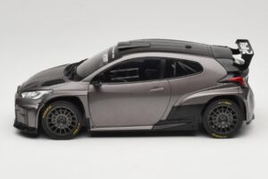 Toyota GR Yaris Rally2 Grau IXO 1:18 18CMC210 Druckguss — Bild 3 von 6