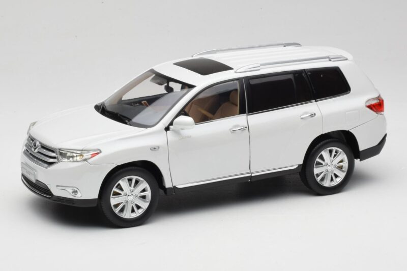 Toyota Highlander XU40 Weiß Paudi Model 1:18 2043612-W1 Druckguss