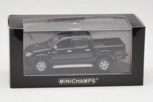 Toyota Hilux Schwarz Minichamps 1:43 400166662 Druckguss — Bild 4 von 4
